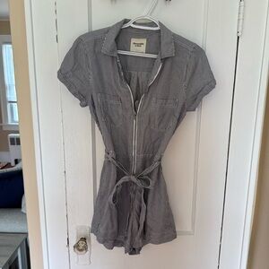 Abercrombie & Fitch Gray Button Down Shirt with Notched Collar